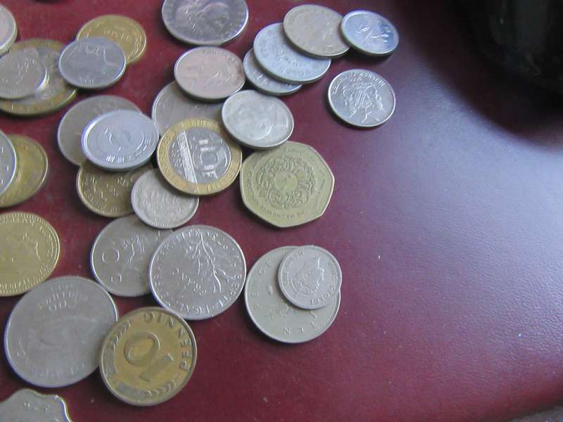 GOOD START FOR THE BEBEGINNER3500ASSORTED INTERNATIONAL COINS - AS PER SCAN - BID PER ITEM - LOT5