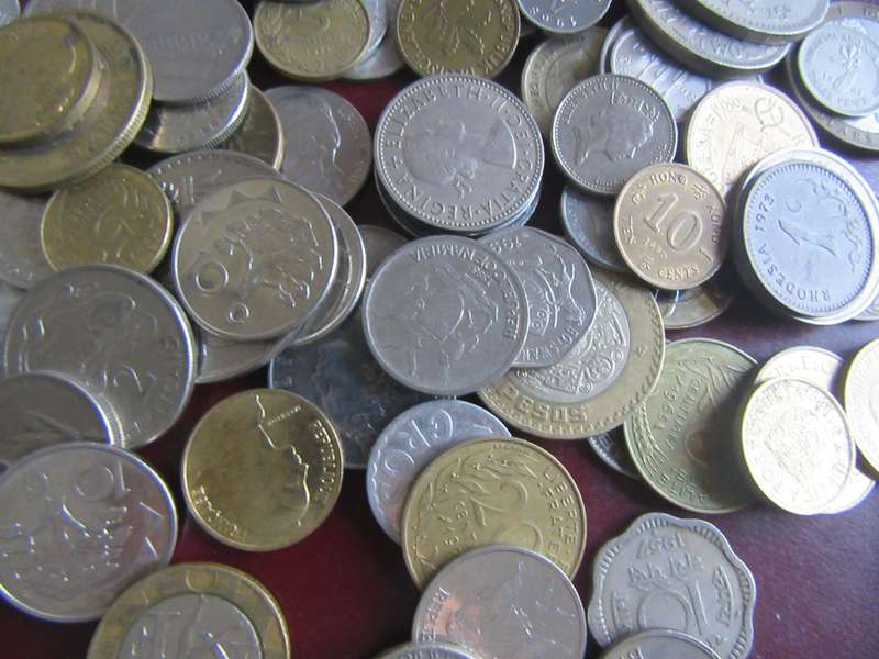 GOOD START FOR THE BEBEGINNER3500ASSORTED INTERNATIONAL COINS - AS PER SCAN - BID PER ITEM - LOT5