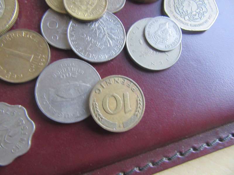 GOOD START FOR THE BEBEGINNER3500ASSORTED INTERNATIONAL COINS - AS PER SCAN - BID PER ITEM - LOT5