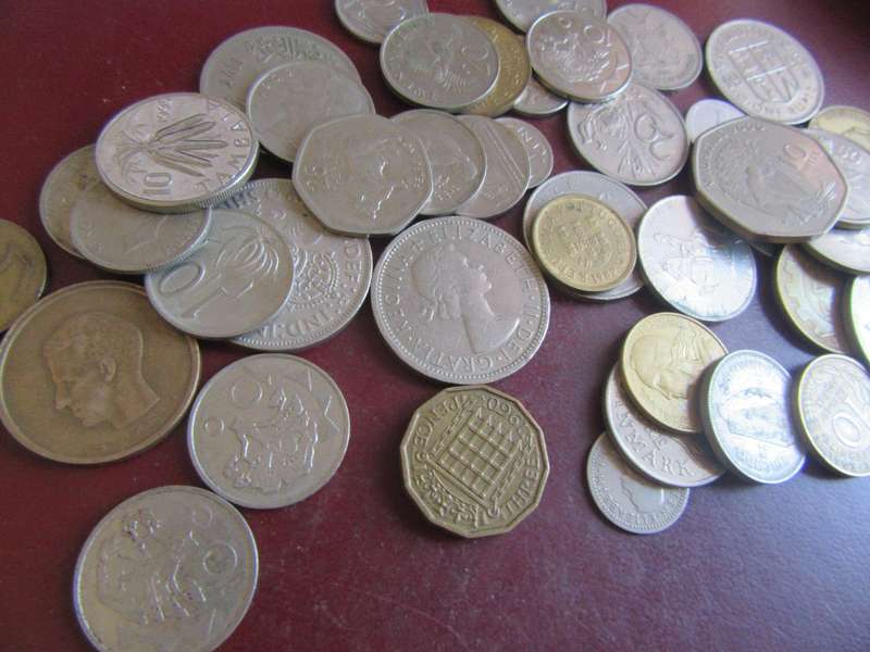 GOOD START FOR THE BEGINNER - 50 INTERNATIONAL COINS - AS PER SCAN - CO15