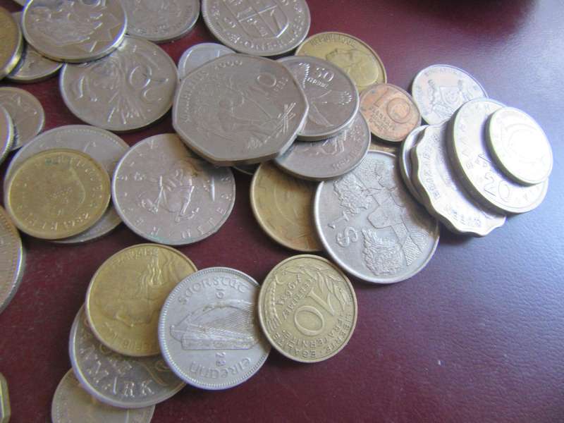 GOOD START FOR THE BEGINNER - 50 INTERNATIONAL COINS - AS PER SCAN - CO15