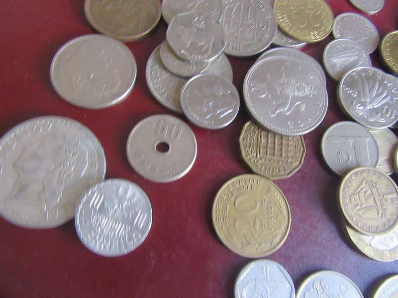 GOOD START FOR THE BEGINNER - 50INTERNATIONAL COINS - AS PER SCAN - CO41