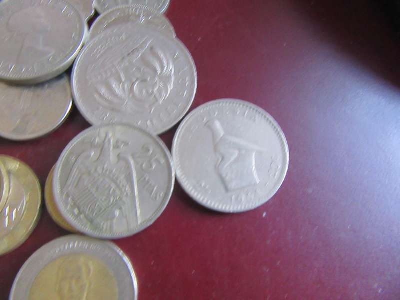 GOOD START FOR THE BEGINNER - 50INTERNATIONAL COINS - AS PER SCAN - CO41