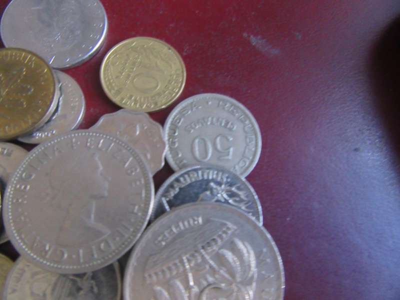 GOOD START FOR THE BEGINNER - 50INTERNATIONAL COINS - AS PER SCAN - CO41