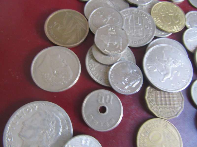 GOOD START FOR THE BEGINNER - 50INTERNATIONAL COINS - AS PER SCAN - CO41