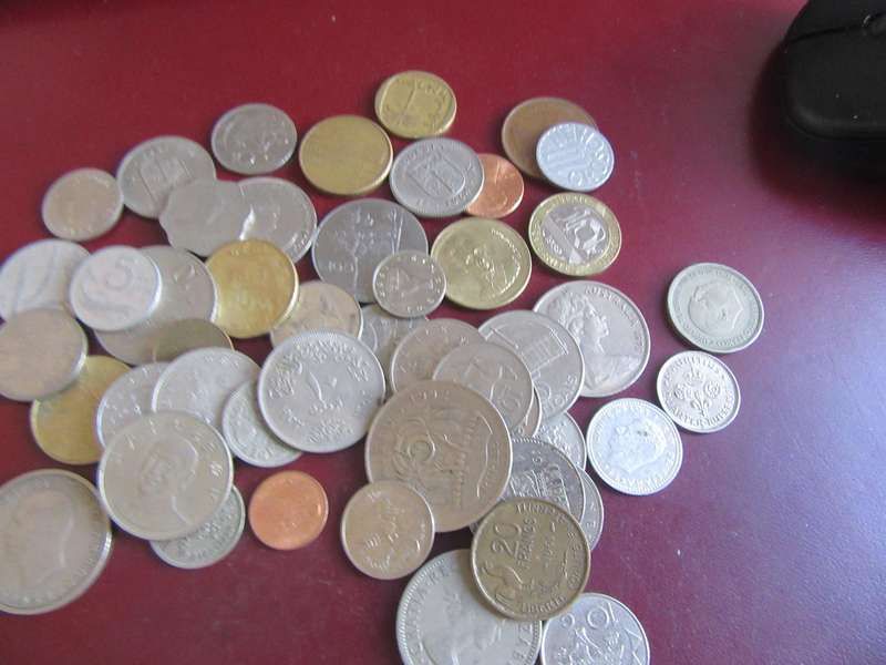 GOOD START FOR THE BEGINNER - 50 INTERNATIONAL COINS - AS PER SCAN  - CO43