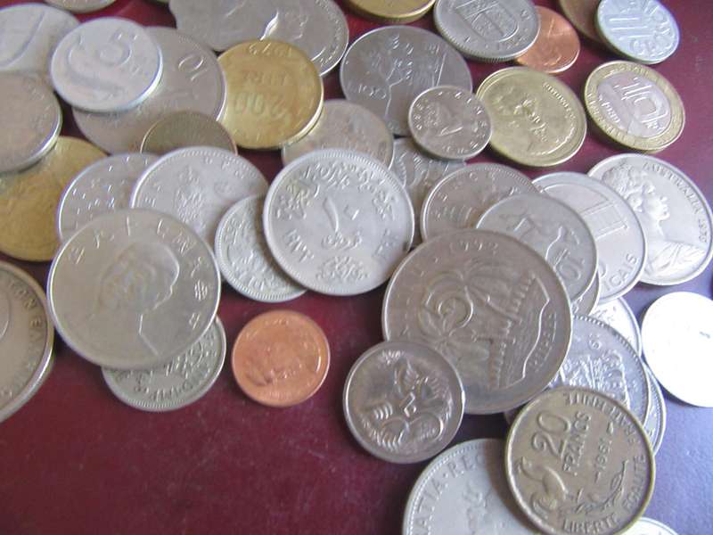 GOOD START FOR THE BEGINNER - 50 INTERNATIONAL COINS - AS PER SCAN  - CO43