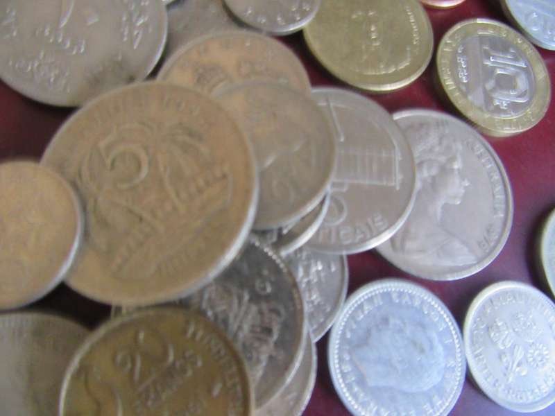 GOOD START FOR THE BEGINNER - 50 INTERNATIONAL COINS - AS PER SCAN  - CO43