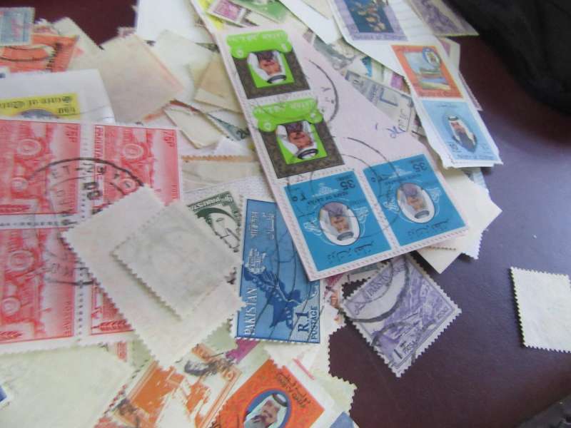 MIXED ENVELOPE- DAKAR, PALESTINE, PAKISTAN STAMPS - AS PER SCAN