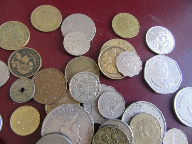 GOOD START FOR THE BEGINNER - 50 INTERNATIONAL COINS - AS PER SCAN - CO42