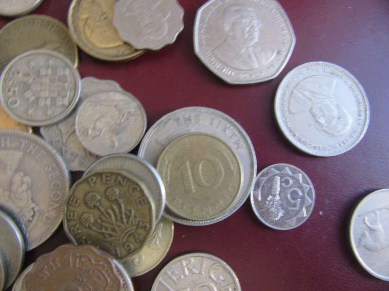 GOOD START FOR THE BEGINNER - 50 INTERNATIONAL COINS - AS PER SCAN - CO42