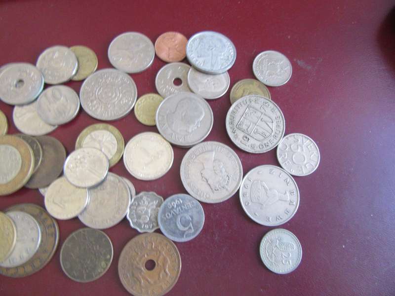 GOOD START FOR THE BEGINNER - 50 INTERNATIONAL COINS - AS PER SCAN - CO2