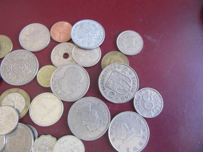 GOOD START FOR THE BEGINNER - 50 INTERNATIONAL COINS - AS PER SCAN - CO2