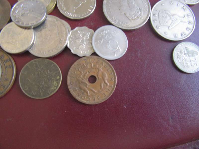 GOOD START FOR THE BEGINNER - 50 INTERNATIONAL COINS - AS PER SCAN - CO2