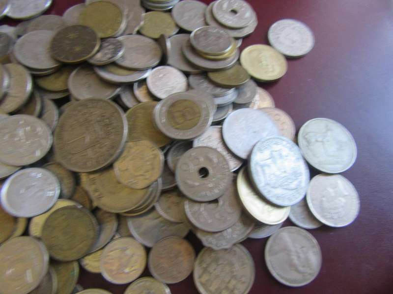 GOOD START FOR THE BEGINNER 400INTERNATIONAL COINS - AS PER SCAN -  - BID PER ITEM - LOT1