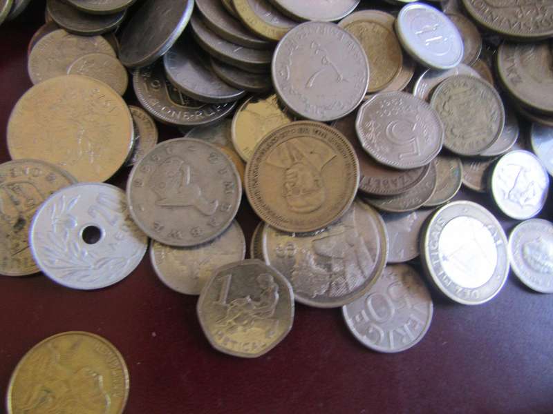 GOOD START FOR THE BEGINNER 400INTERNATIONAL COINS - AS PER SCAN -  - BID PER ITEM - LOT1