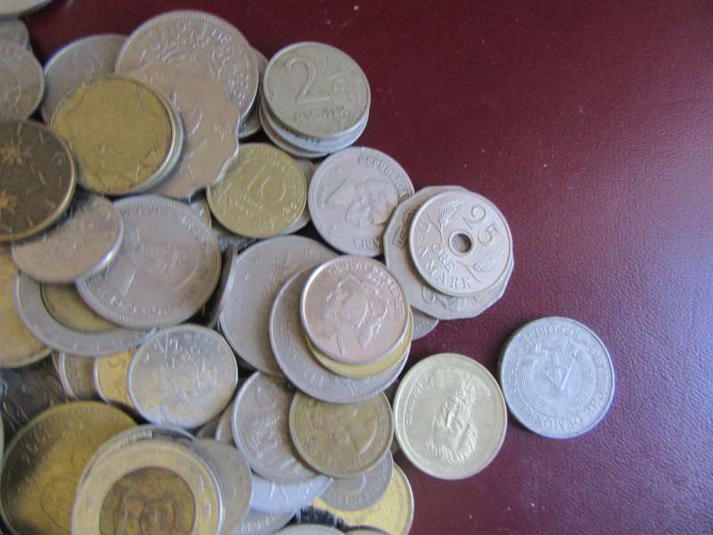 GOOD START FOR THE BEGINNER 400INTERNATIONAL COINS - AS PER SCAN -  - BID PER ITEM - LOT1