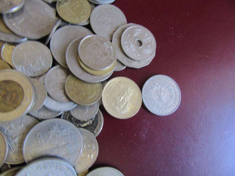GOOD START FOR THE BEGINNER 400INTERNATIONAL COINS - AS PER SCAN -  - BID PER ITEM - LOT1