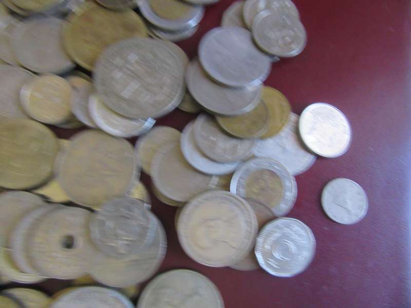 GOOD START FOR THE BEGINNER 400INTERNATIONAL COINS - AS PER SCAN -  - BID PER ITEM - LOT1