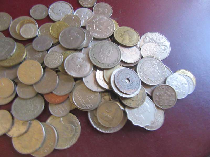 GOOD STARTFOR THE BEGINNER - 100 INTERNATIONAL COINS - AS PER SCAN - BID PER ITEM - LOT 2