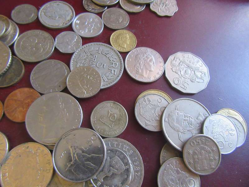 GOOD STARTFOR THE BEGINNER - 100 INTERNATIONAL COINS - AS PER SCAN - BID PER ITEM - LOT 2