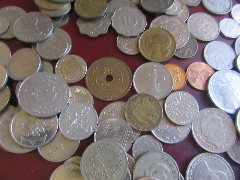 GOOD STARTFOR THE BEGINNER - 100 INTERNATIONAL COINS - AS PER SCAN - BID PER ITEM - LOT 2