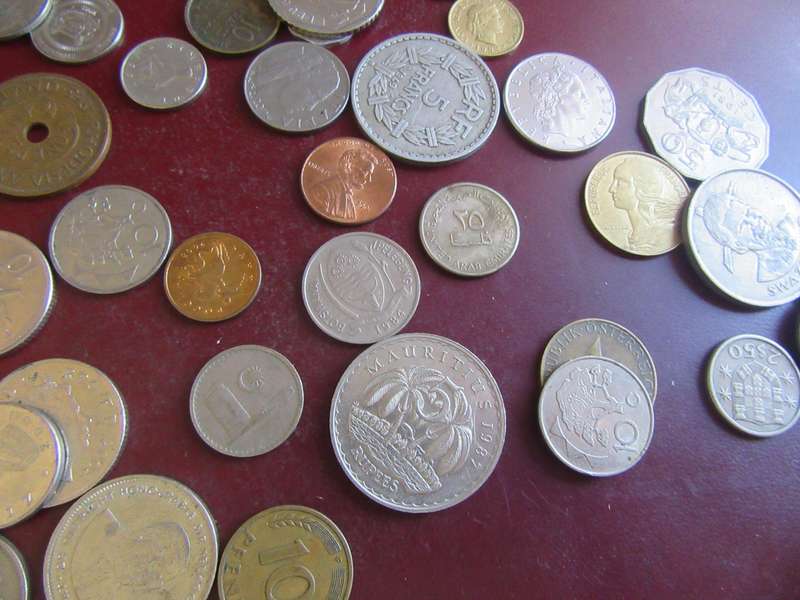 GOOD STARTFOR THE BEGINNER - 100 INTERNATIONAL COINS - AS PER SCAN - BID PER ITEM - LOT 2