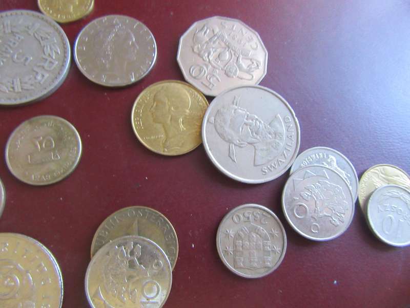 GOOD STARTFOR THE BEGINNER - 100 INTERNATIONAL COINS - AS PER SCAN - BID PER ITEM - LOT 2