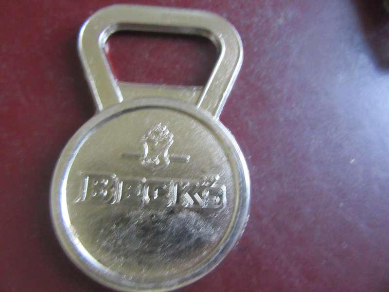 SIX VARIOUS BOTTLE OPENER - AS PER SCAN - BID PER ITEM - MD