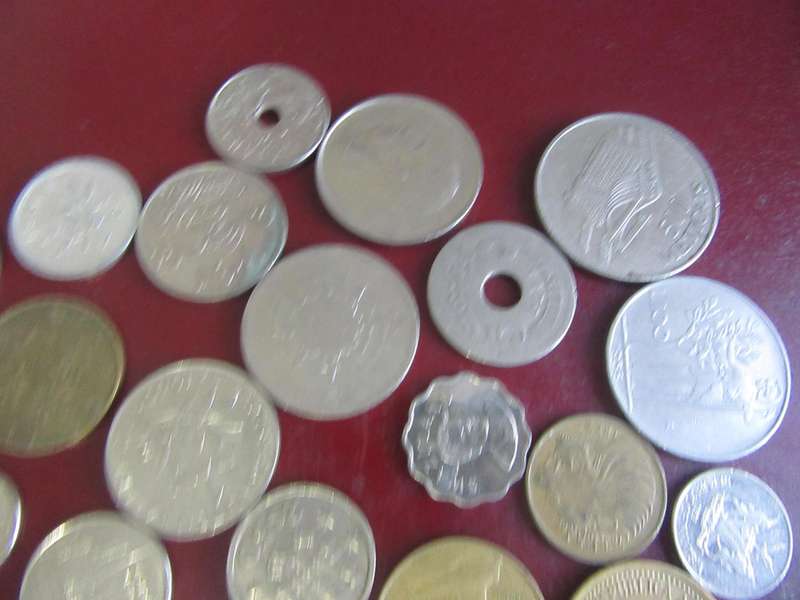 GOOD START FOR THE BEGINNER - 25 ASSORTED INTERNATIONAL COINS - AS PER SCAN - CO20