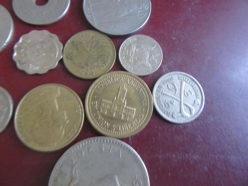 GOOD START FOR THE BEGINNER - 25 ASSORTED INTERNATIONAL COINS - AS PER SCAN - CO20