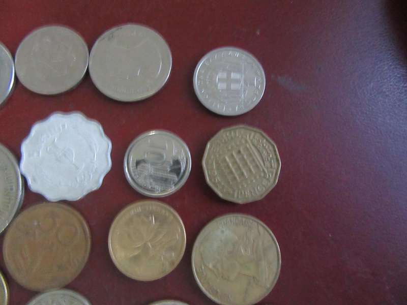 GOOD START FOR THE BEGINNER -25 ASSORTED INTERNATIONAL COINS - AS PER SCAN - CO3