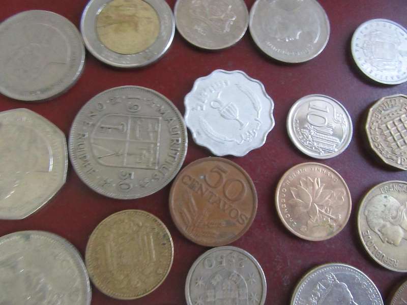 GOOD START FOR THE BEGINNER -25 ASSORTED INTERNATIONAL COINS - AS PER SCAN - CO3
