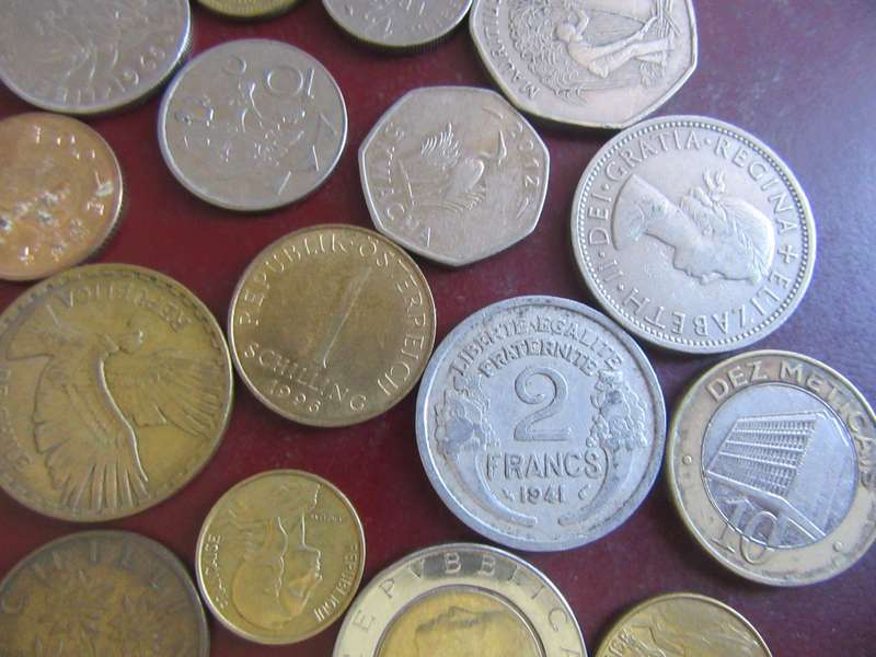 GOOD START FOR THE BEGINNER - 25 ASSORTED INTERNATIONAL COINS - AS PER SCAN - CO22