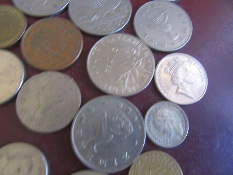GOOD STARTFOR THE BEGINNER - 25ASSORTED INTERNATIONAL COINS - AS PER SCAN - CO18