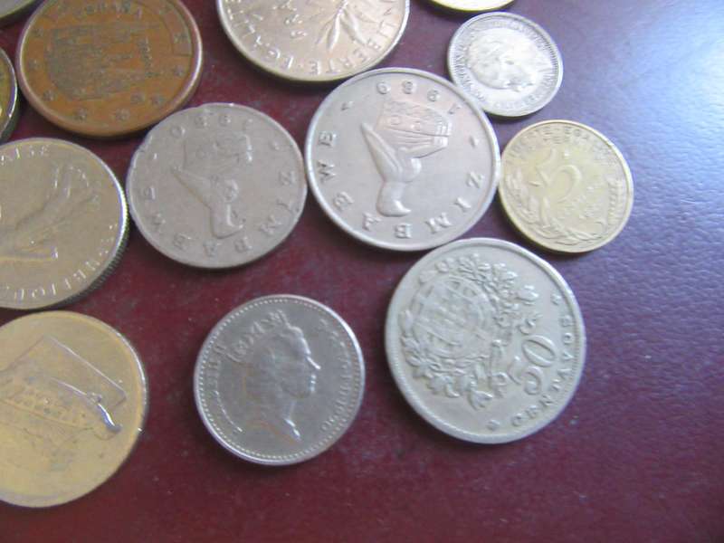 GOOD STARTFOR THE BEGINNER - 25ASSORTED INTERNATIONAL COINS - AS PER SCAN - CO18