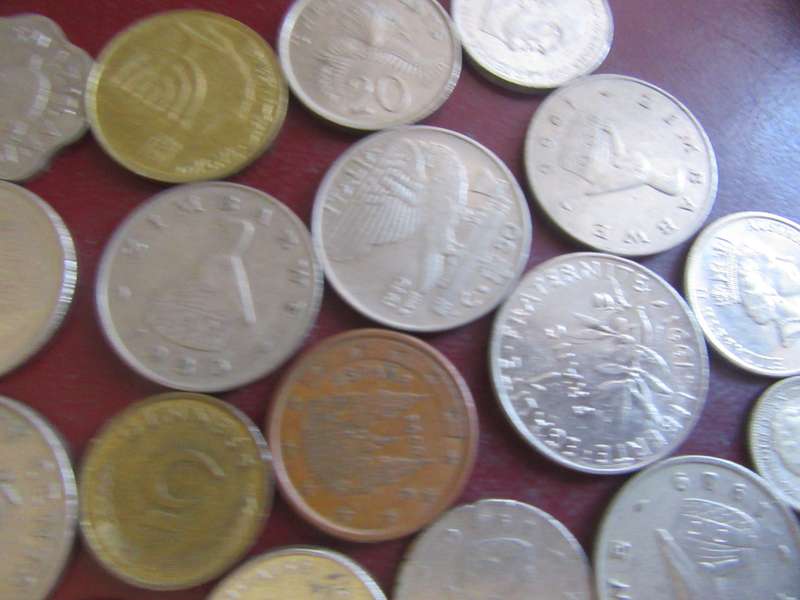 GOOD STARTFOR THE BEGINNER - 25ASSORTED INTERNATIONAL COINS - AS PER SCAN - CO18