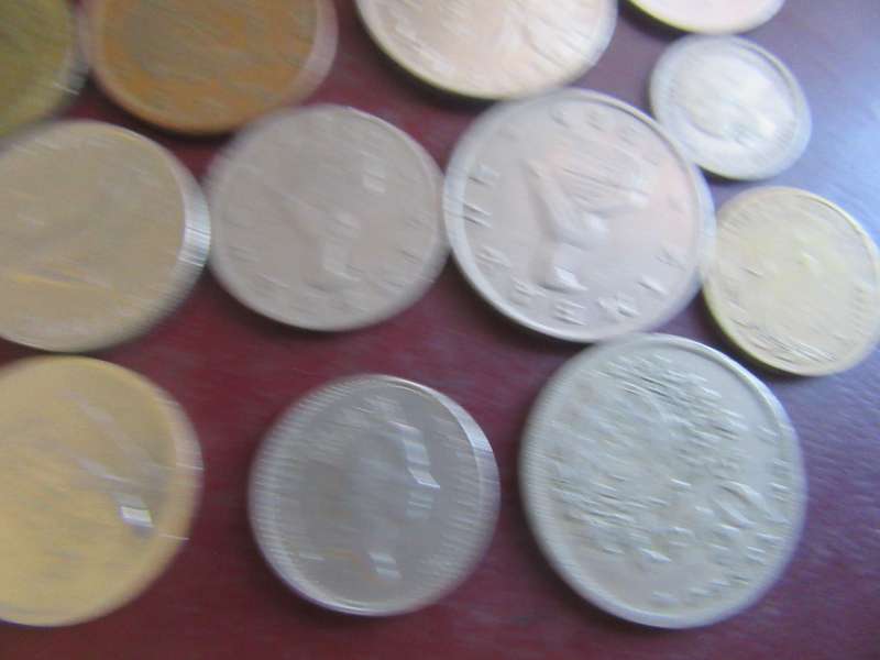 GOOD STARTFOR THE BEGINNER - 25ASSORTED INTERNATIONAL COINS - AS PER SCAN - CO18