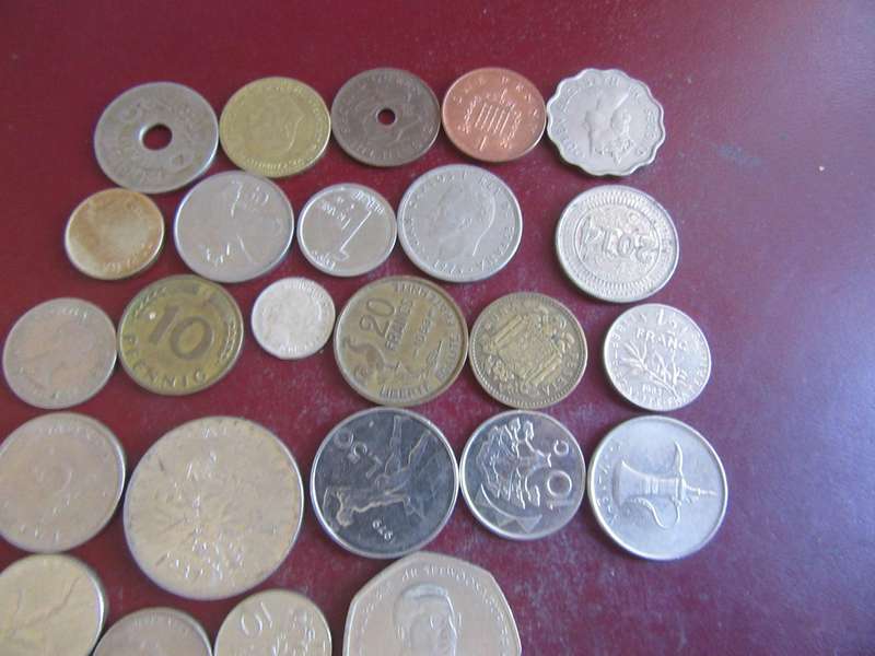 GOOD START FOR THE BEGINNER - 25 ASSORTED INTERNATIONAL COINS - AS PER SCAN - CO20