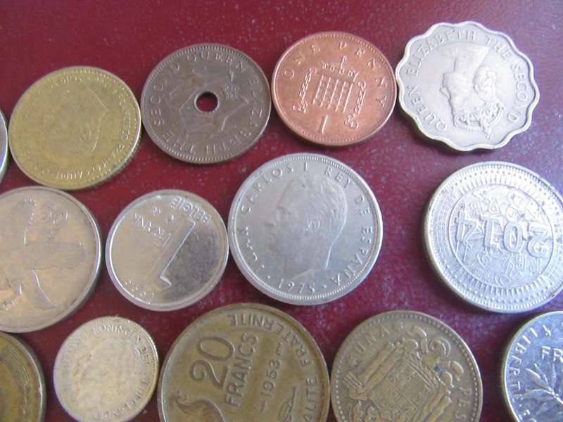 GOOD START FOR THE BEGINNER - 25 ASSORTED INTERNATIONAL COINS - AS PER SCAN - CO20