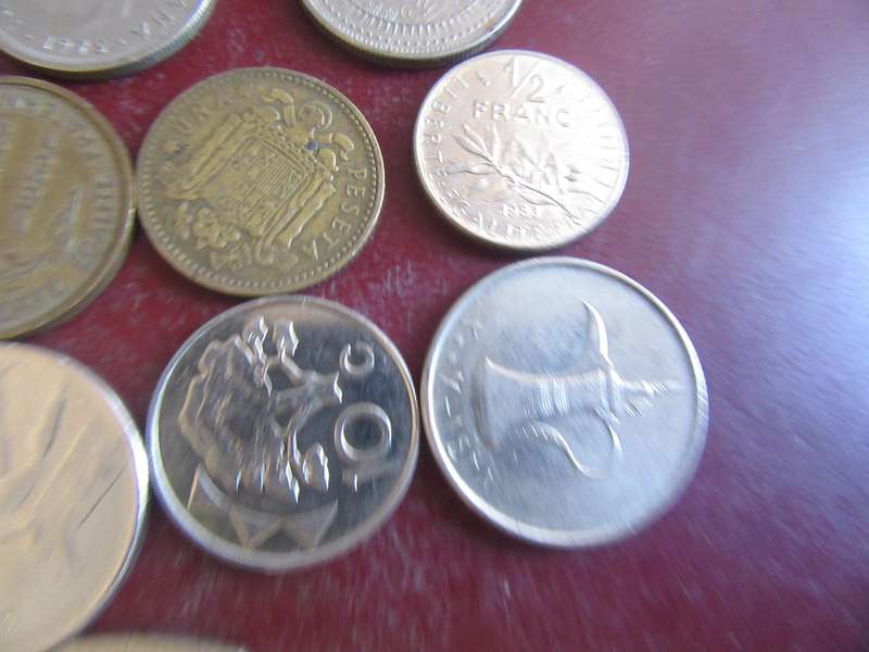 GOOD START FOR THE BEGINNER - 25 ASSORTED INTERNATIONAL COINS - AS PER SCAN - CO20