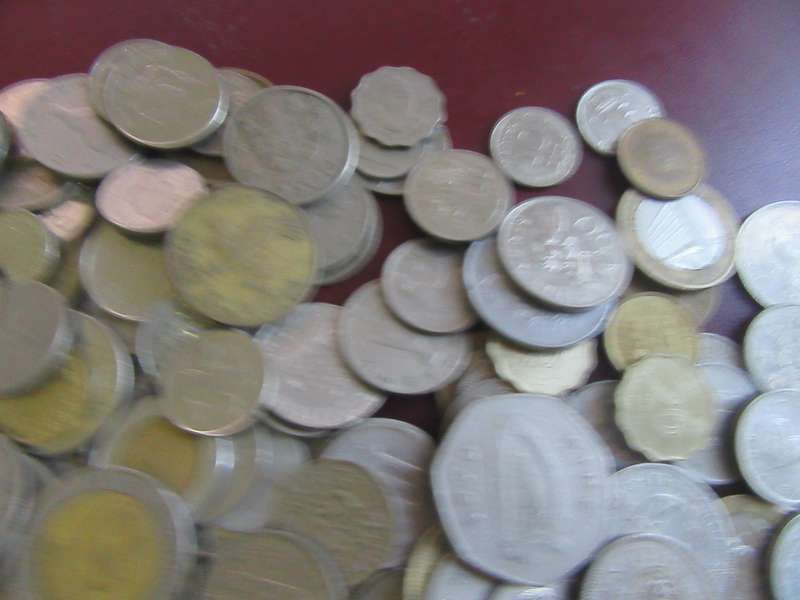 GOOD START FOR THE BEGINNER -350ASSORTED INTERNATIONAL COINS - AS PER SCAN - BID PER ITEM -LOT7