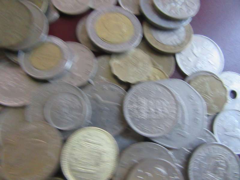 GOOD START FOR THE BEGINNER -350ASSORTED INTERNATIONAL COINS - AS PER SCAN - BID PER ITEM -LOT7