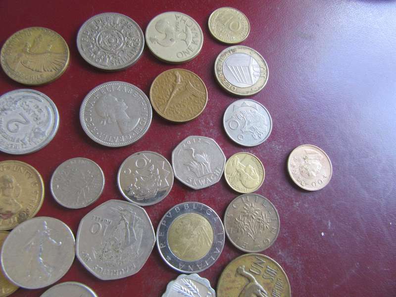 GOOD STARTFOR THE BEGINNER - 25ASSORTED INTERNATIONAL COINS - AS PER SCAN - CO22