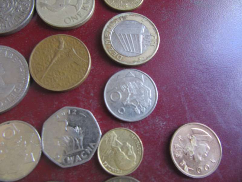 GOOD STARTFOR THE BEGINNER - 25ASSORTED INTERNATIONAL COINS - AS PER SCAN - CO22
