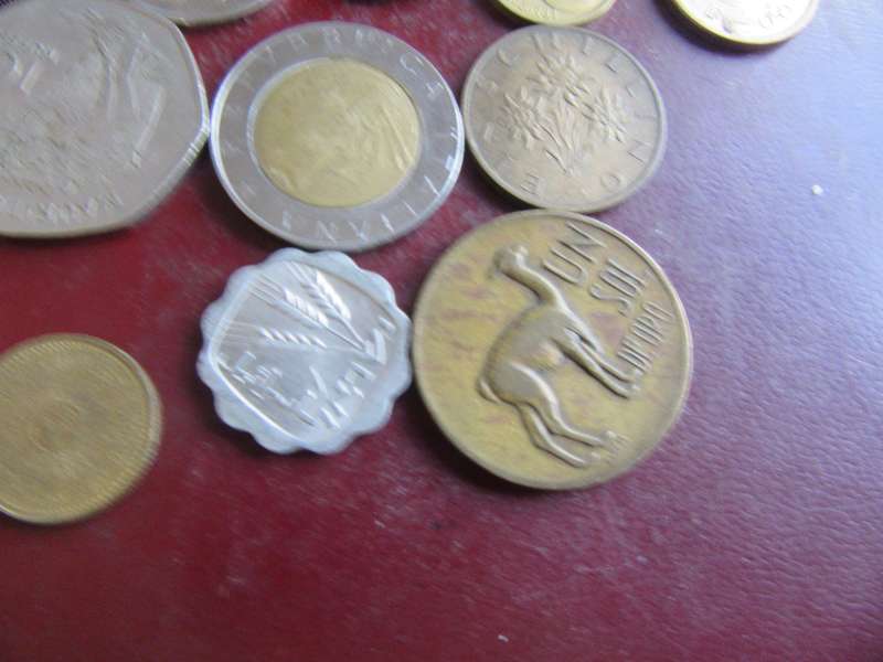 GOOD STARTFOR THE BEGINNER - 25ASSORTED INTERNATIONAL COINS - AS PER SCAN - CO22