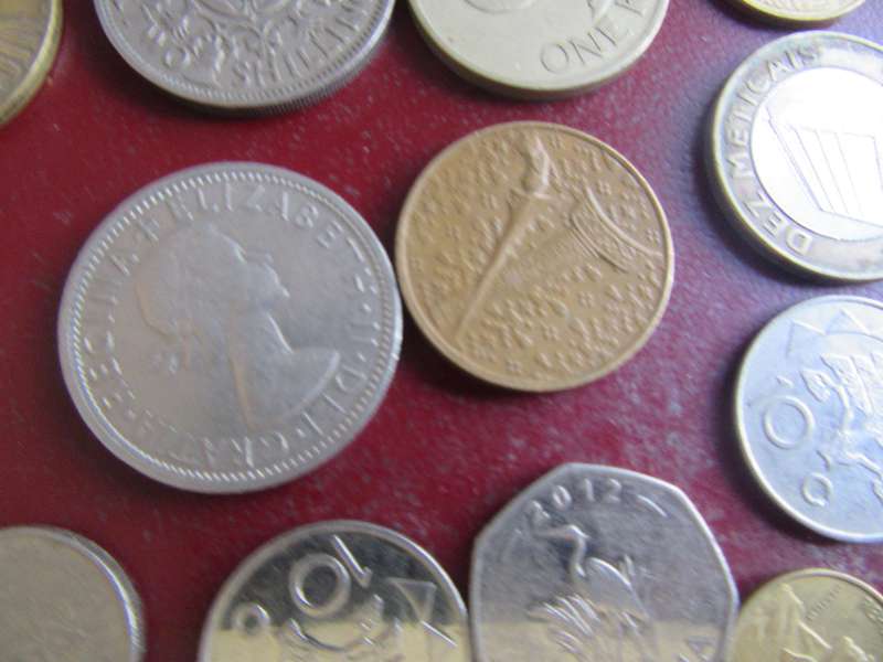 GOOD STARTFOR THE BEGINNER - 25ASSORTED INTERNATIONAL COINS - AS PER SCAN - CO22