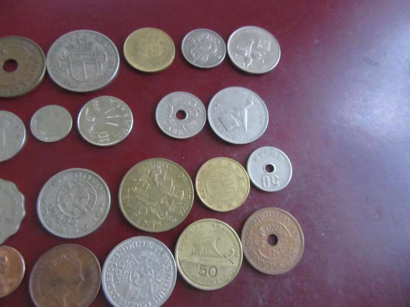 GOOD START FOR THE BEGINNER - 25 ASSORTED INTERNATIONAL COINS - AS PER SCAN -CO42