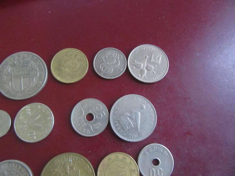 GOOD START FOR THE BEGINNER - 25 ASSORTED INTERNATIONAL COINS - AS PER SCAN -CO42