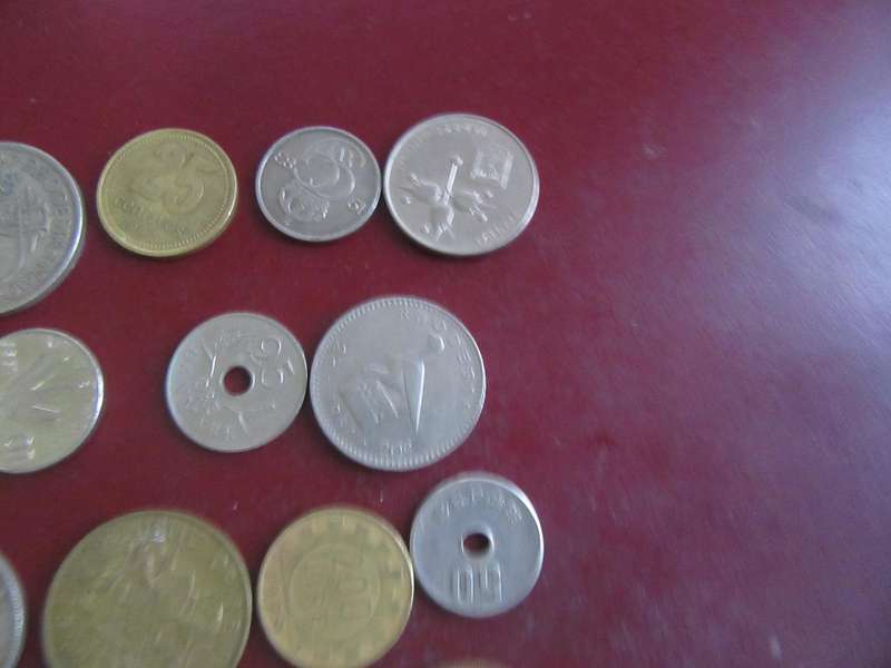 GOOD START FOR THE BEGINNER - 25 ASSORTED INTERNATIONAL COINS - AS PER SCAN -CO42